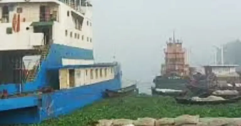 শরীয়তপুর–চাঁদপুর নৌপথে ফেরি চলাচল বন্ধ রয়েছে